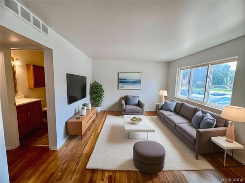 2638 Patrick Henry Ct, Auburn Hills, MI, 48326-2323 | Card Image