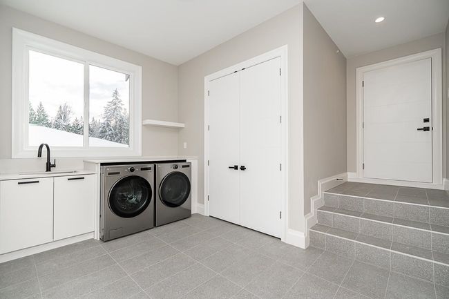 12230 267 St, House other with 8 bedrooms, 9 bathrooms and 3 parking in Maple Ridge BC | Image 20