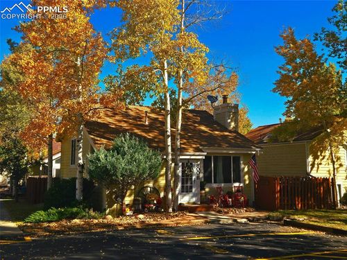 apt-b-800 Columbine Village Dr, Woodland Park, CO, 80863-8368 | Card Image