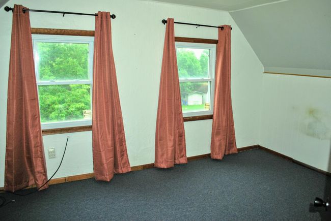 Larger of the upstairs 2 bedrooms | Image 22