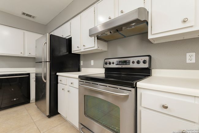 APT-101 - 100 Lorenz Rd, Townhouse with 2 bedrooms, 3 bathrooms and null parking in San Antonio TX | Image 4