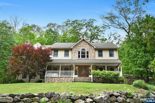 130 Deerhaven Rd, Mahwah, NJ, 07430-2718 | Card Image