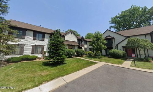 39-4519 W Bancroft St, Toledo, OH, 43615-3996 | Card Image