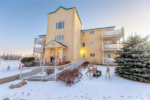 605 3rd Ave Ne, Moose Jaw, SK, S6H0L6 | Card Image