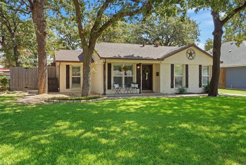712 Thersa Dr, River Oaks, TX, 76114-3221 | Card Image