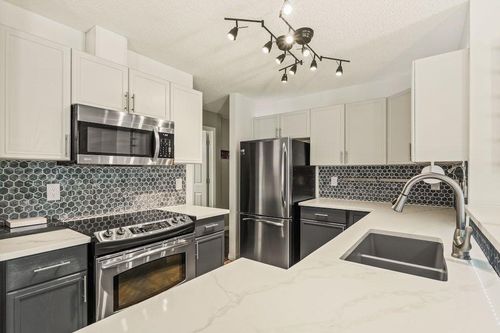 22-914 20 St Se, Calgary, AB, T2G5P5 | Card Image