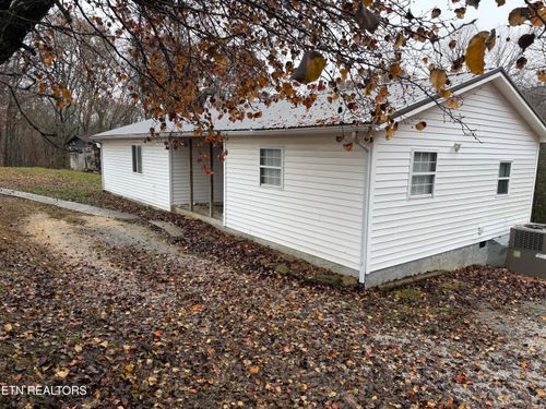 152 Country Way Dr, La Follette, TN, 37766-8500 | Card Image