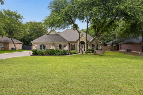 612 Sportsman Park Rd, Azle, TX, 76020-2600 | Card Image