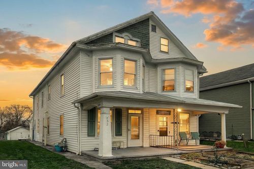 52 S 3rd St, MOUNT WOLF, PA, 17347-6704 | Card Image