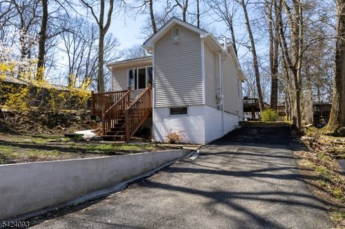 102 Dartmouth Trl, Hopatcong, NJ, 07843-1153 | Card Image
