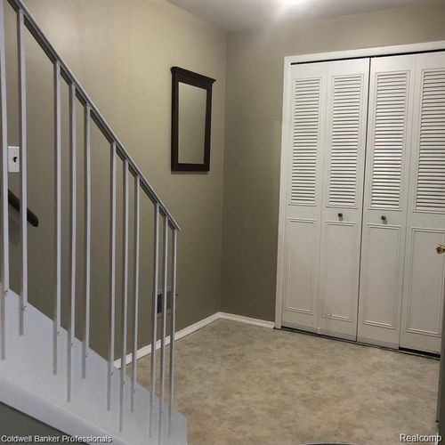 unit-4-30143 Lorraine Ave, Warren, MI, 48093-2246 | Card Image