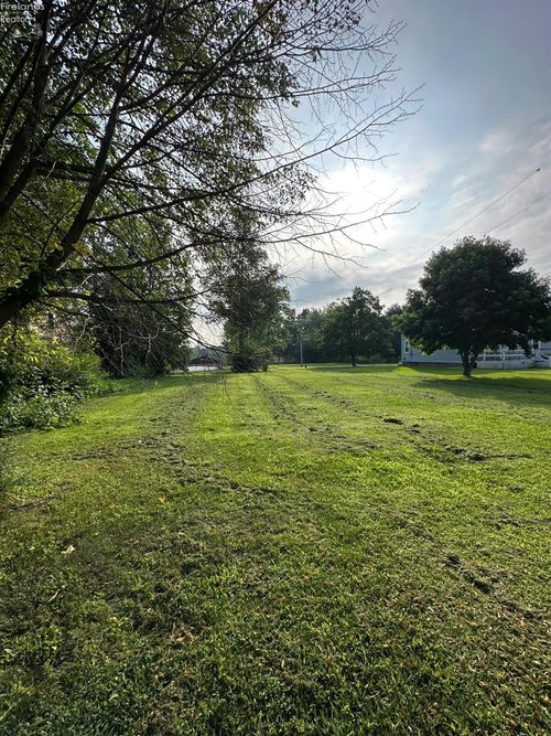 93 Elm St, Milan, OH, 44846-9740 | Card Image