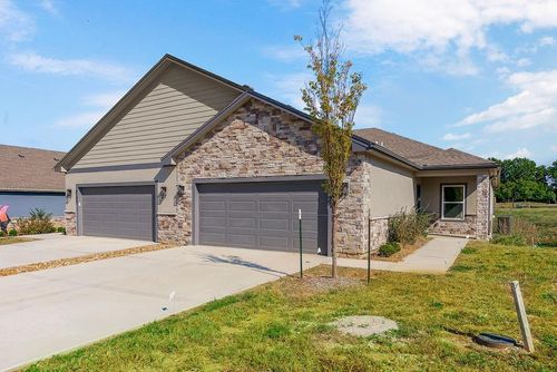 6145 Park St, Shawnee, KS, 66216-1422 | Card Image