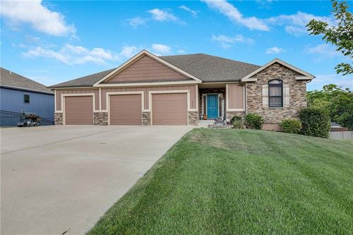 1403 Nw Burr Oak Ct, Grain Valley, MO, 64029-6500 | Card Image