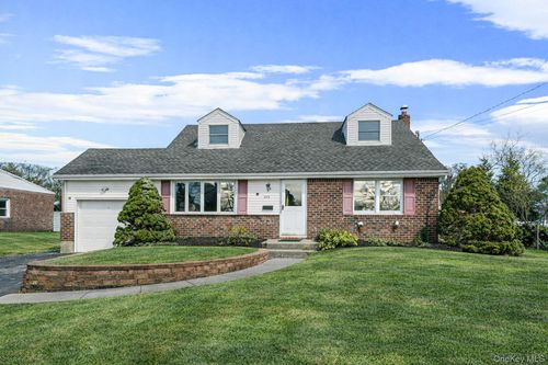 105 Elberta Dr, E Northport, NY, 11731-5712 | Card Image