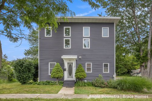 267 Center St, Coopersville, MI, 49404-1001 | Card Image