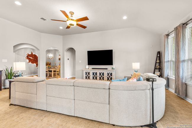 917 Miraflores, House other with 3 bedrooms, 4 bathrooms and null parking in Cibolo TX | Image 14