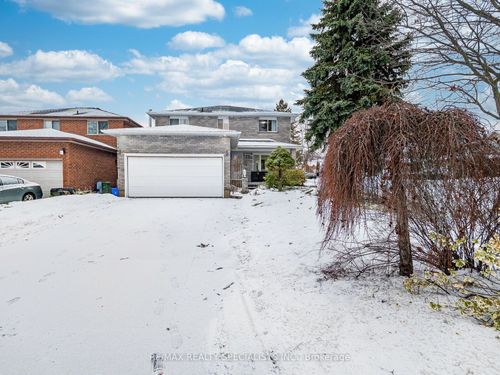 2 Robespierre Crt, Hamilton, ON, L9B2G6 | Card Image