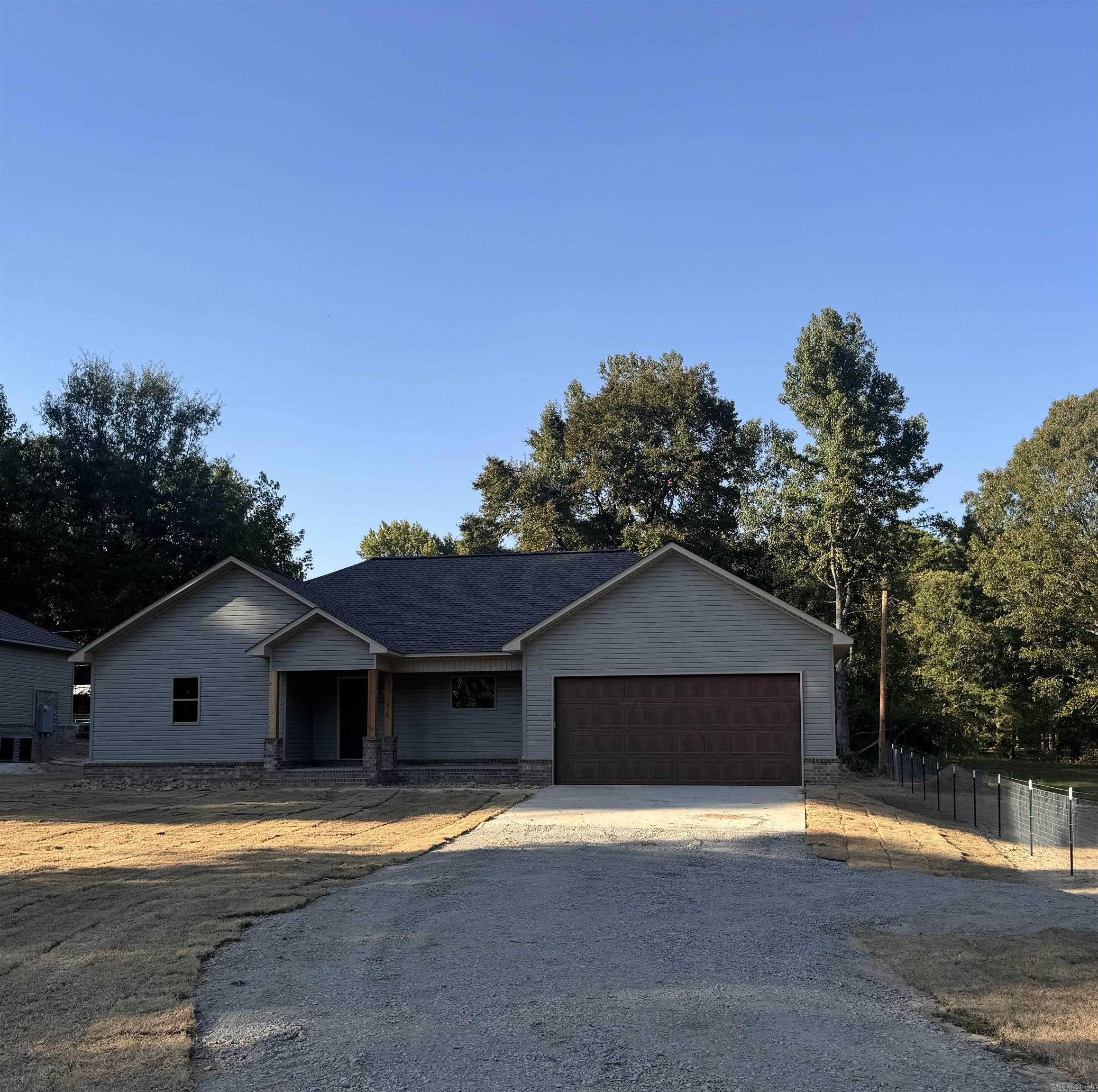 1516 Shoemaker Road, For Sale in Sheridan Zoocasa