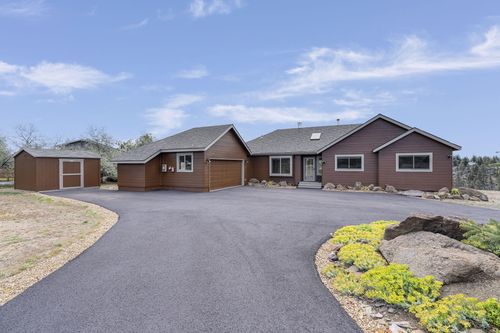 17197 Mountain View Rd, Sisters, OR, 97759-9846 | Card Image