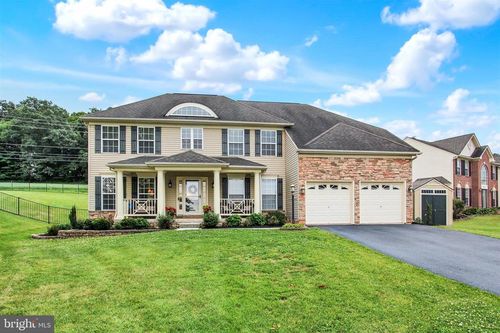805 Clydesdale Dr, YORK, PA, 17402-7592 | Card Image