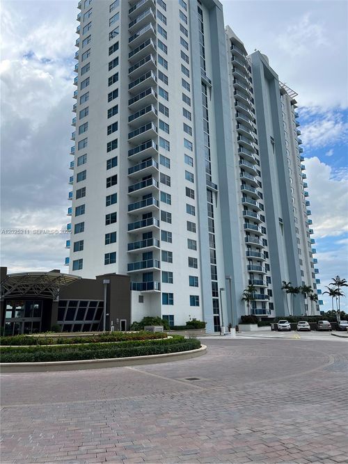 303s-2681 N Flamingo Rd, Sunrise, FL, 33323 | Card Image