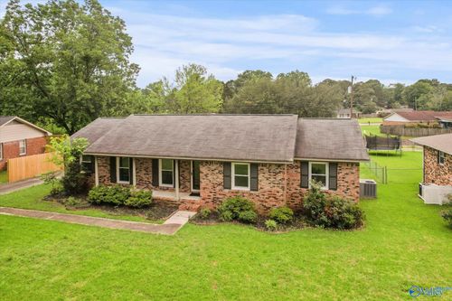 605 Holland Dr Sw, Decatur, AL, 35601-4727 | Card Image