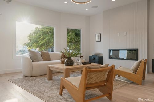 826 40th Ave, San Francisco, CA, 94121-3317 | Card Image