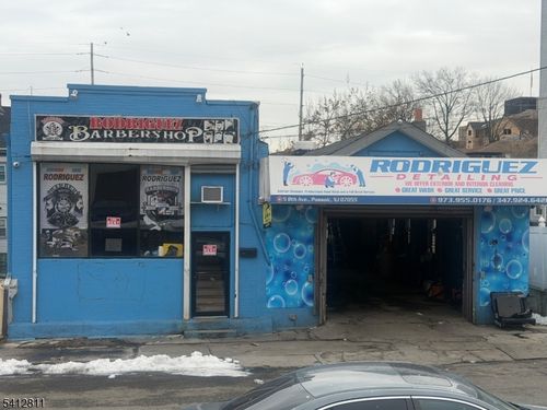 57 8th Ave, Passaic, NJ, 07055-2122 | Card Image