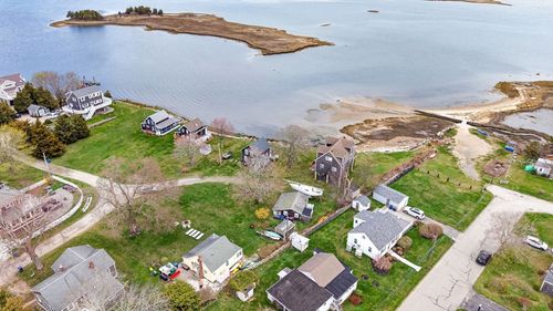 9 Wampanoag Drive, Fairhaven, MA, 02719 | Card Image