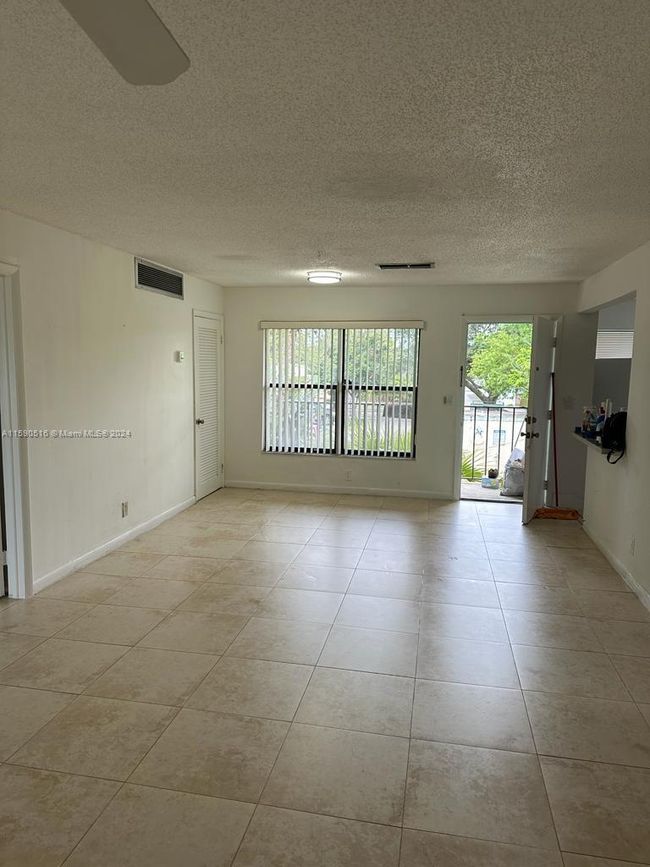 A3 - 2225 Monroe St, Condo with 2 bedrooms, 2 bathrooms and null parking in Hollywood FL | Image 5