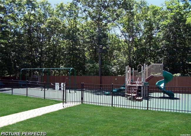 APT-27F - 460 Old Town Rd, Home with 1 bedrooms, 1 bathrooms and null parking in Port Jefferson Station NY | Image 22