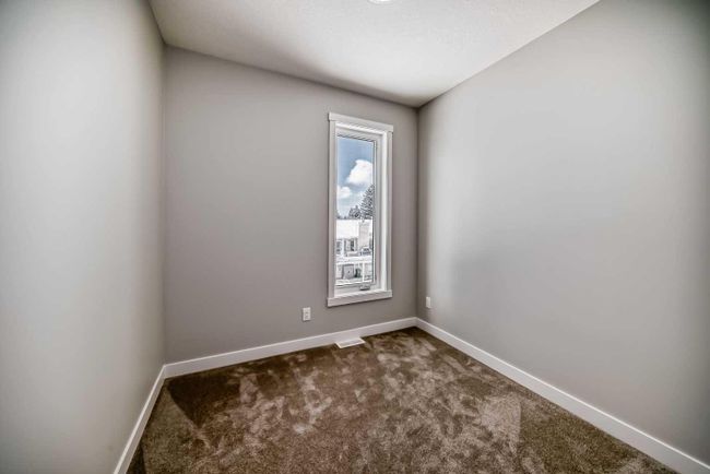 408 Shawnee Square Sw, Home with 3 bedrooms, 2 bathrooms and 3 parking in Calgary AB | Image 28