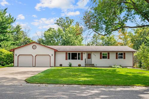 2330 Quinwood Ln N, Plymouth, MN, 55441-3913 | Card Image