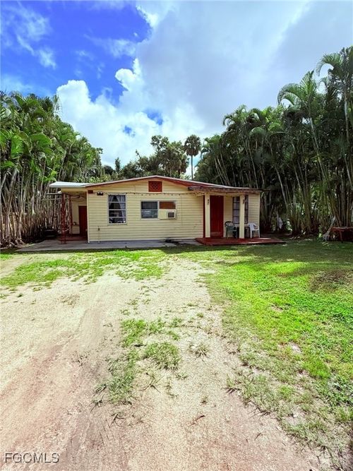 653 Howell Circle Dr, Fort Myers, FL, 33905-4061 | Card Image
