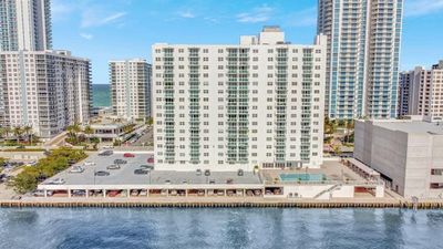 120 - 3000 S Ocean Dr, Condo with 2 bedrooms, 2 bathrooms and null parking in Hollywood FL | Image 1