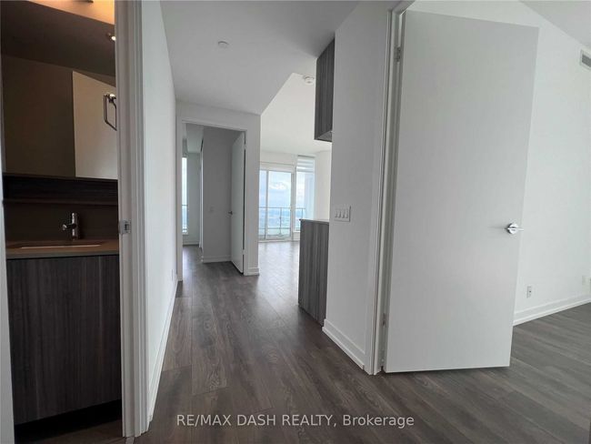 5009 - 5 Buttermill Ave, Condo with 3 bedrooms, 2 bathrooms and 1 parking in Vaughan ON | Image 7