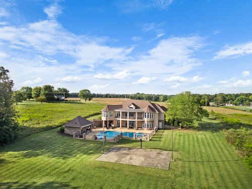 97 Crawfish Ln, Lawrenceburg, TN, 38464-7391 | Card Image