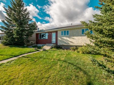 920 Wilderness Ave, House detached with 3 bedrooms, 2 bathrooms and 2 parking in Pincher Creek AB | Image 3