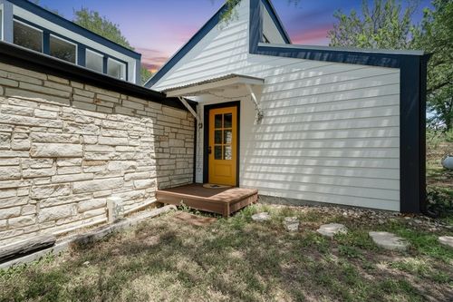 150 Lakeview Dr, Del Valle, TX, 78617-5666 | Card Image