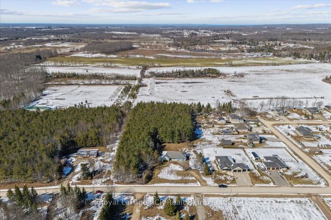 822743 1 Sideroad, House other with 4 bedrooms, 2 bathrooms and 8 parking in Chatsworth ON | Image 38