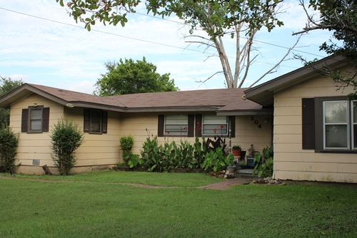 204 W Foster Dr, Robinson, TX, 76706-5618 | Card Image
