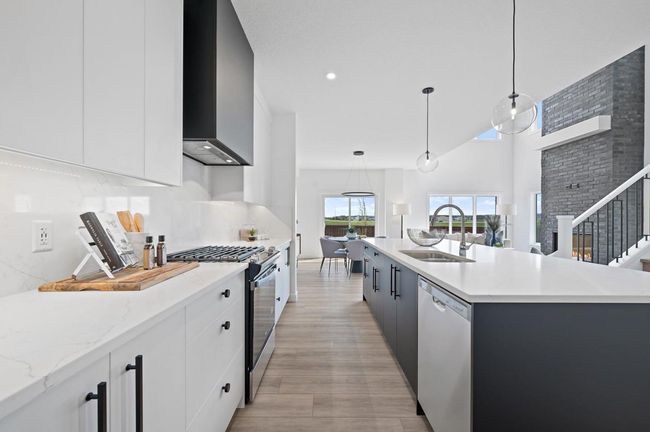 136 Carringvue Pl Nw, House other with 3 bedrooms, 3 bathrooms and 4 parking in Calgary AB | Image 9