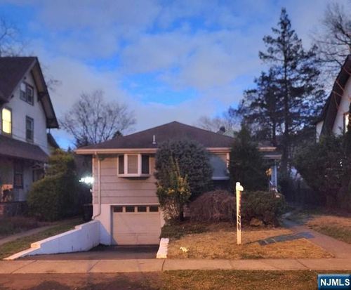 105 Oaktree Pl, Leonia, NJ, 07605-1919 | Card Image