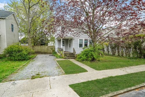 44 Redmond Ave, Bay Shore, NY, 11706-6814 | Card Image