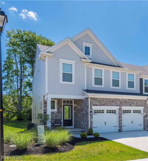 9235 Ledgeview Ct, Maple Heights, OH, 44137 | Card Image