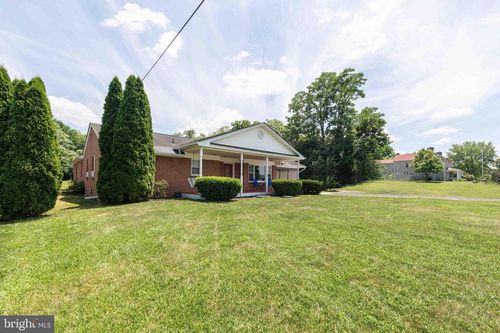 4462 Martinsburg Pike, CLEAR BROOK, VA, 22624-1529 | Card Image