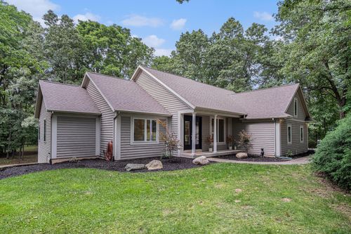 8905 Conservancy Dr, Ada, MI, 49301-8872 | Card Image