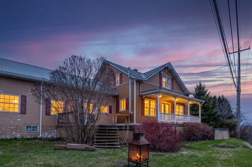 699 Rue Bourdon, Neuville, QC, G0A2R0 | Card Image