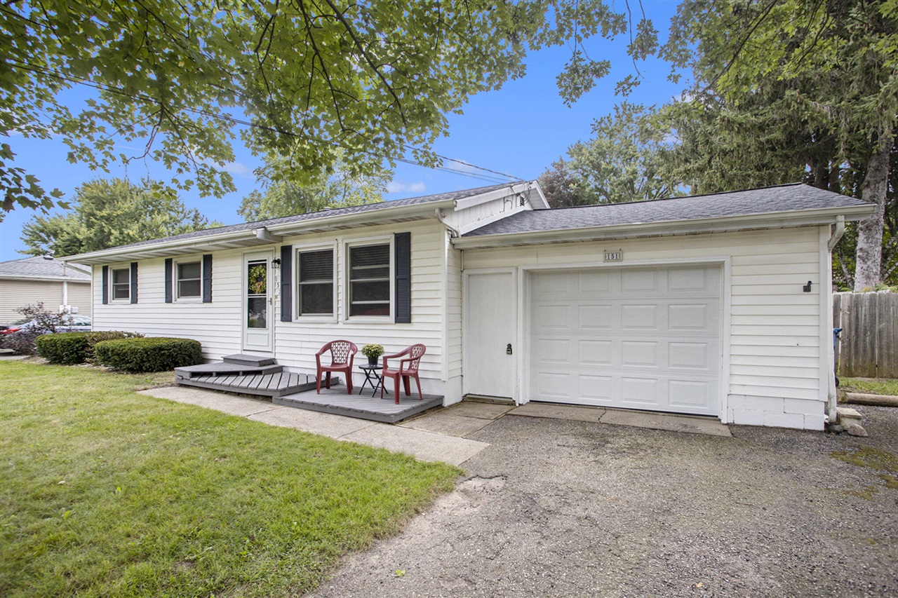 Dundee Dr, Battle Creek, MI 49014